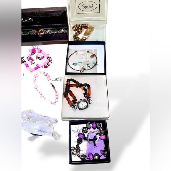 NEW IN PACKAGE - 34 Bracelet Lot Multiple Brands - Picture 2 of 4